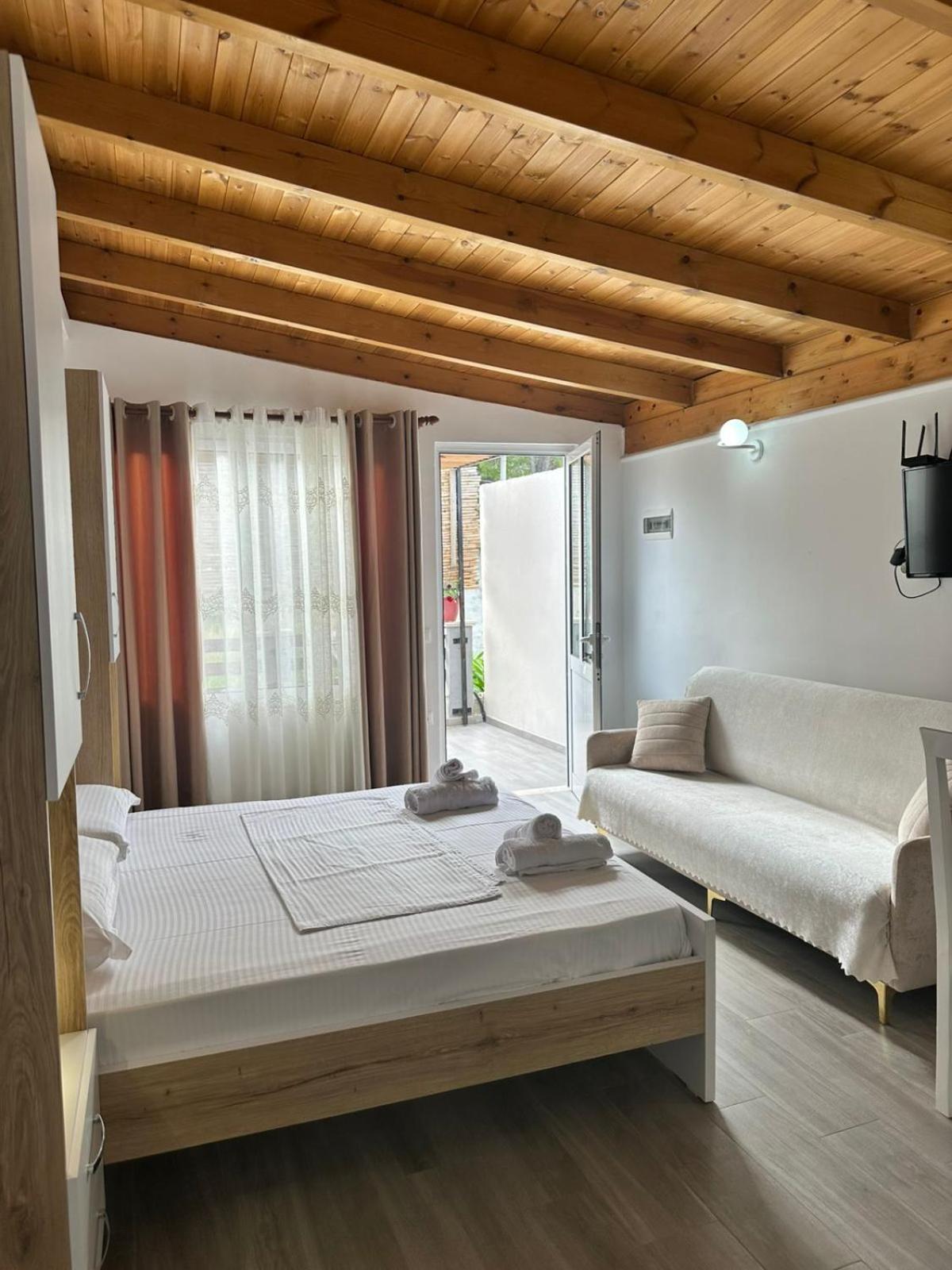 Vila Soleil Vlorë エクステリア 写真