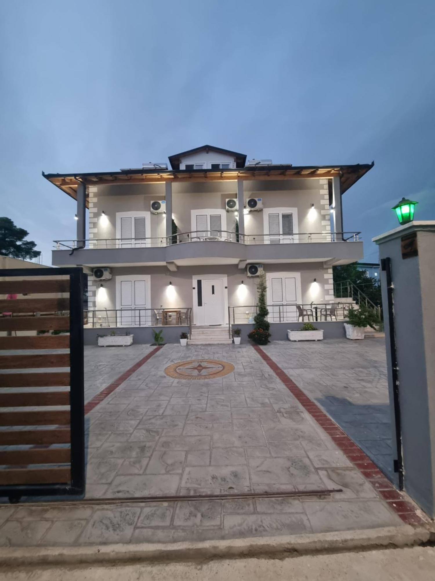 Vila Soleil Vlorë エクステリア 写真